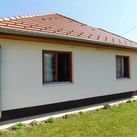 8888 Apartmanhaz Lispeszentadorjan Exterior photo
