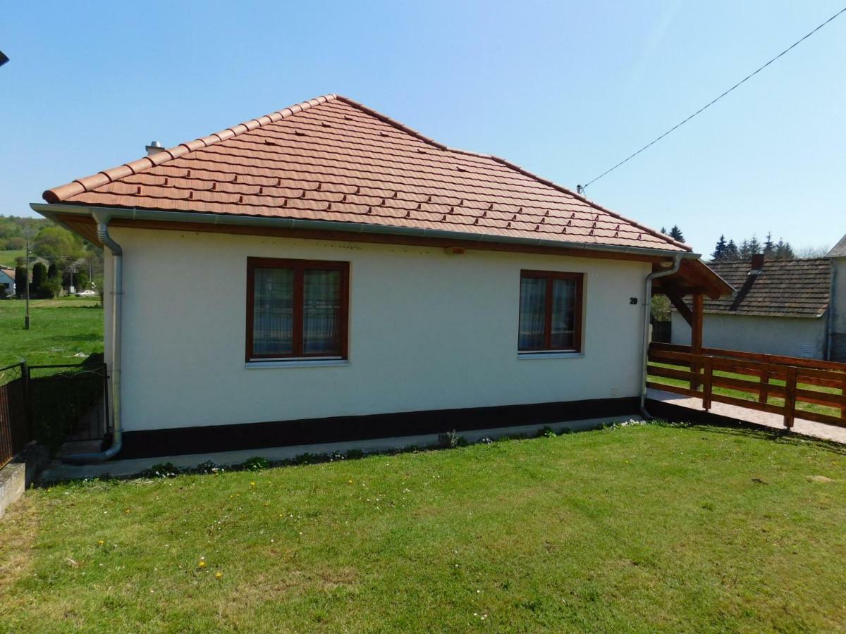 8888 Apartmanhaz Lispeszentadorjan Exterior photo